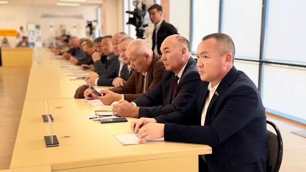 ТҮРКІСТАНДА «ҚАЗАҚ ГАЗЕТТЕРІ» ЖШС БАС ДИРЕКТОРЫ ЕРЖАН БАЙТІЛЕСПЕН КЕЗДЕСУ ӨТТІ — Фотосурет 1