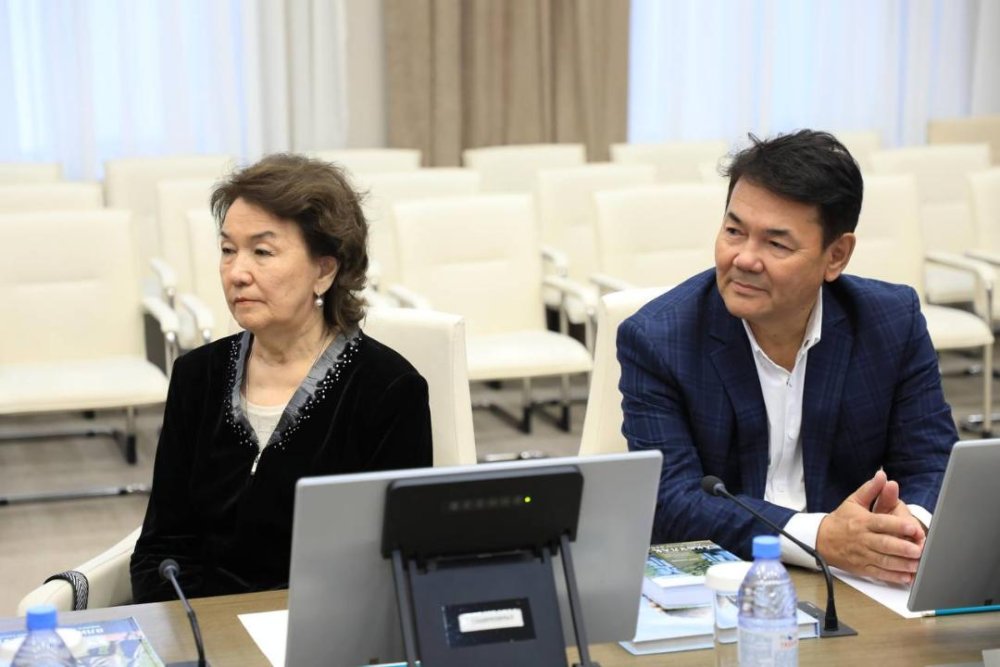 Өңір басшысы Бәкір Тәжібаевтың ұрпақтарына құрмет көрсетті — Фотосурет 4