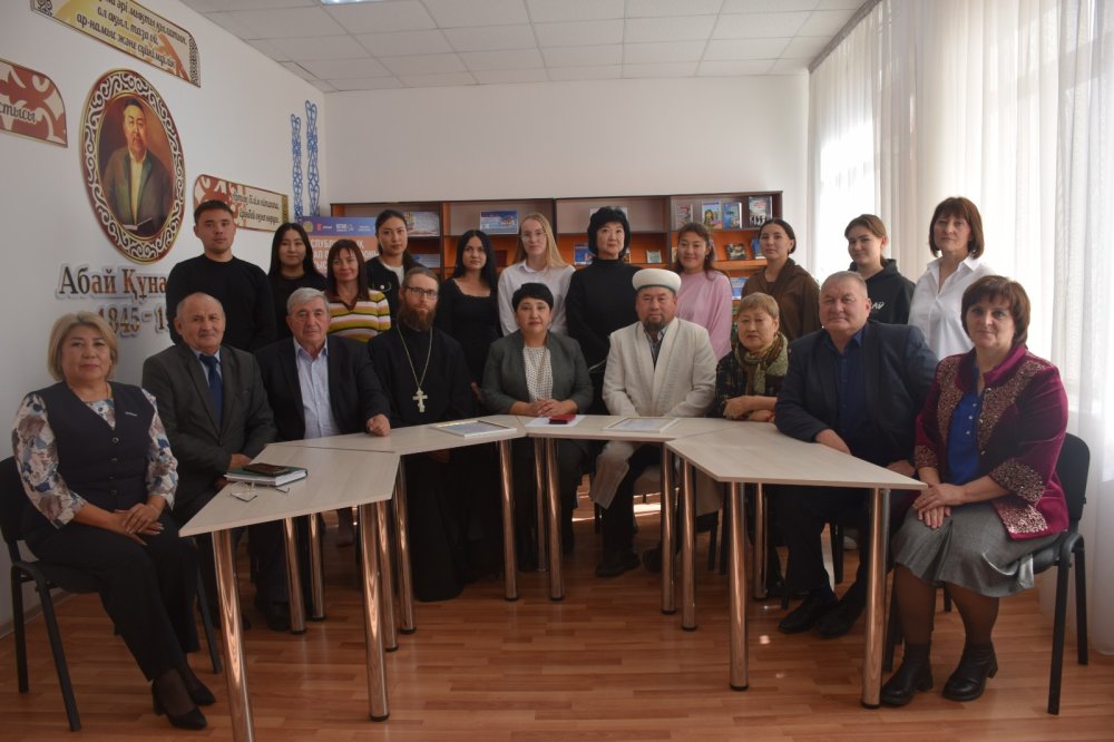 Сандықтау ауданында «Бейбітшілік пен келісім - ел байлығы» атты дөңгелек үстел өтті — Фотосурет 1
