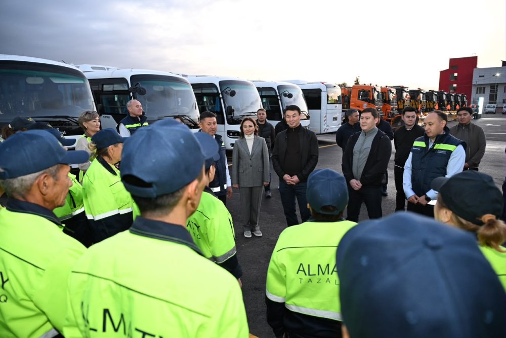 Алматы әкімі «Алматы Тазалық» кәсіпорнының жаңартылған базасын аралады — Фотосурет 1