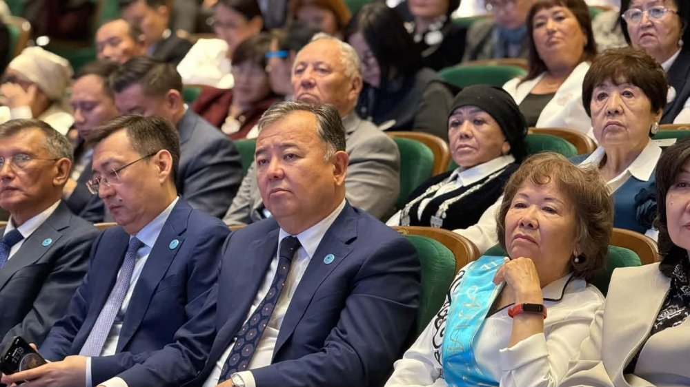 ҚАЗАҚСТАН ХАЛЫҚ КЕҢЕСІНІҢ ТӨРАҒАСЫ ОРАЛҒА ІС-САПАРМЕН КЕЛДІ — Фотосурет 4