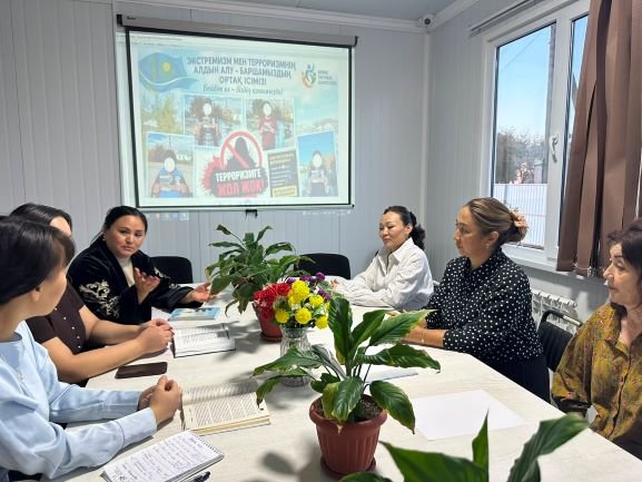 «Экстремизм және жастар: қауіп-қатерлер мен сақтану жолдары» тақырыбында ақпараттық-түсіндіру бағытындағы дөңгелек үстел өткізілді. — Фотосурет 2