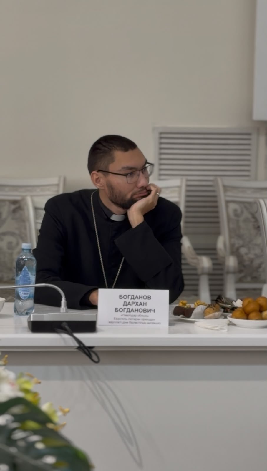 С. Торайғыров атындағы облыстық кітапханада Рухани Келісім күнін мерекелеуге орай Павлодар облысы әкімінің орынбасары қатысуымен Діни бірлестіктер басшылары клубының дөңгелек үстелі өтті. — Фотосурет 10