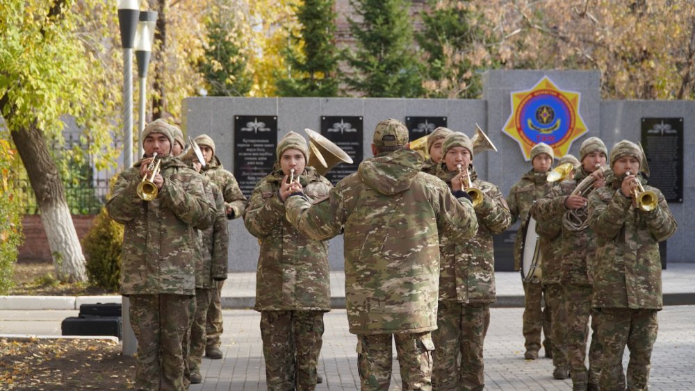Құтқарушылар аллеясында азаматтық қорғау органдары қызметкерлерінің ант қабылдау рәсімі өтті — Фотосурет 3