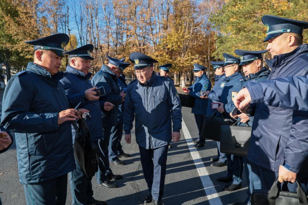 Әкімшілік полиция комитетінде қоғамдық және жол қауіпсіздігі мәселелері талқыланды — Фотосурет 10