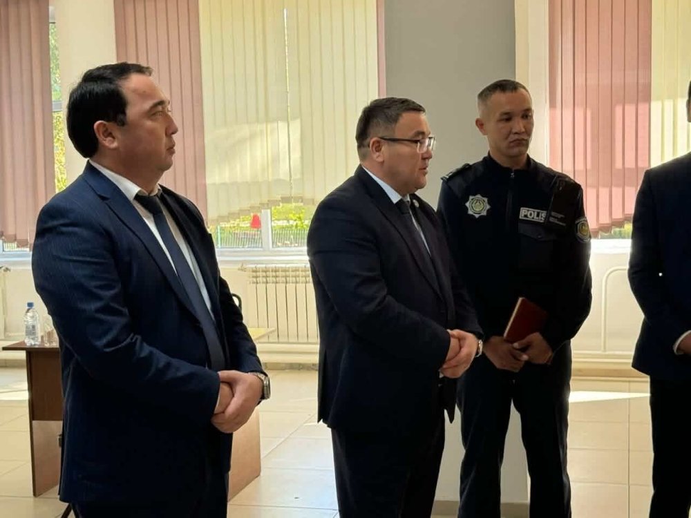 «Заң мен тәртіп» идеологемасын іске асыру мақсатында Жамбыл облысы Сарысу ауданында азаматтарды жеке қабылдау акциясы өткізілді — Фотосурет 1