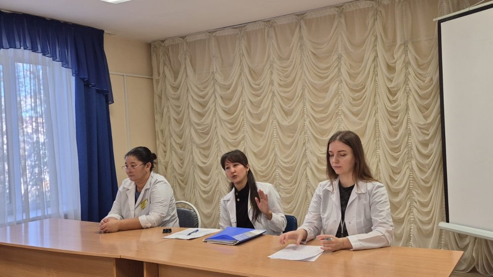 «Мамлют аудандық ауруханасы» ШЖҚ КМК-дағы медицина қызметкерлерімен кезекті кеңес — Фотосурет 1