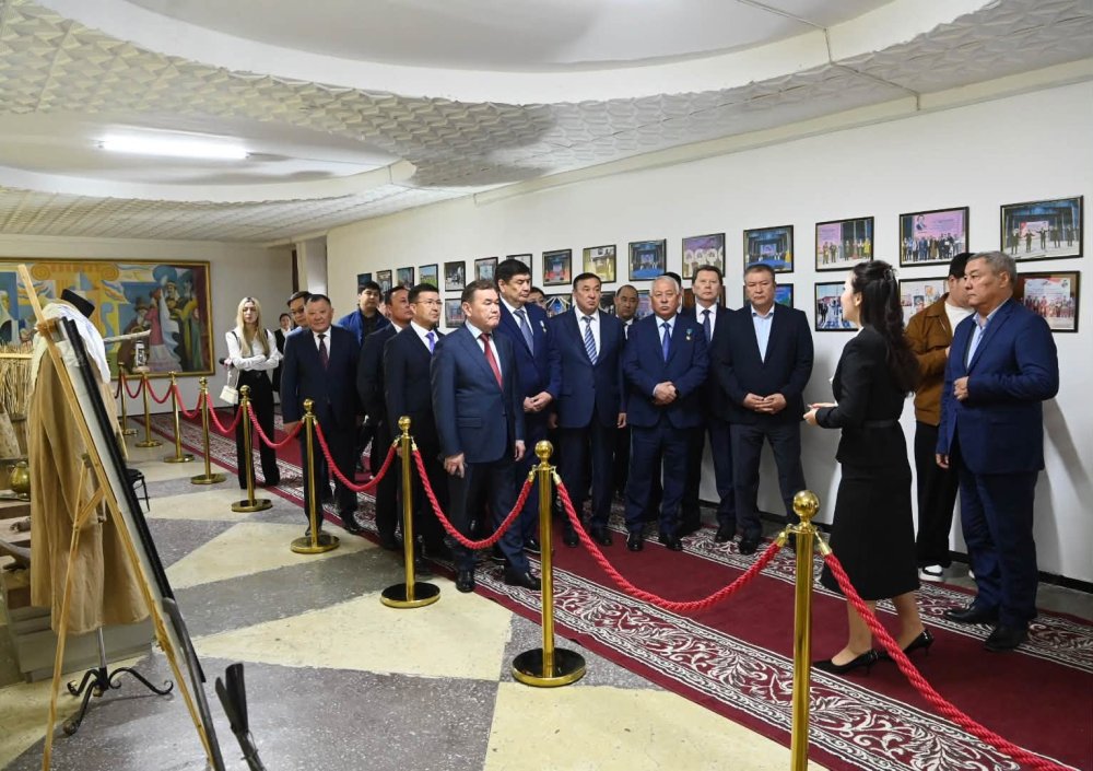 «Еңбекпен өрілген ғұмыр» атты конференция және «Өмір көшіндегі өнеге» кітабының тұсаукесері өтті — Фотосурет 13