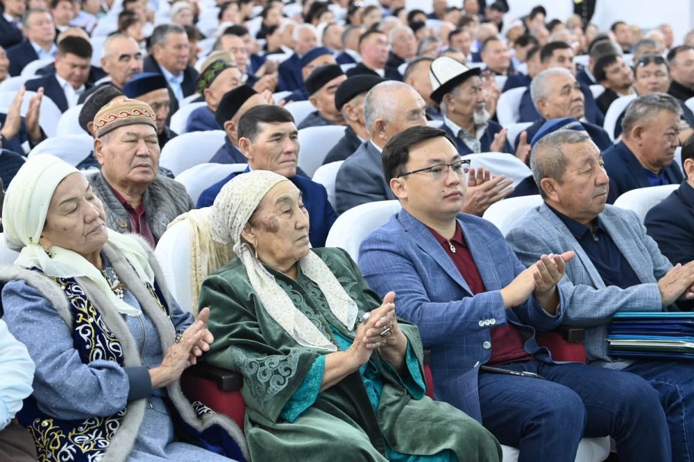 «Еңбекпен өрілген ғұмыр» атты конференция және «Өмір көшіндегі өнеге» кітабының тұсаукесері өтті — Фотосурет 8
