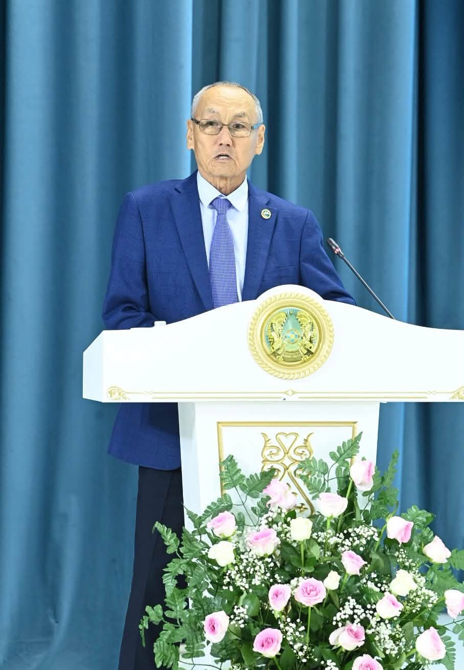«Еңбекпен өрілген ғұмыр» атты конференция және «Өмір көшіндегі өнеге» кітабының тұсаукесері өтті — Фотосурет 10