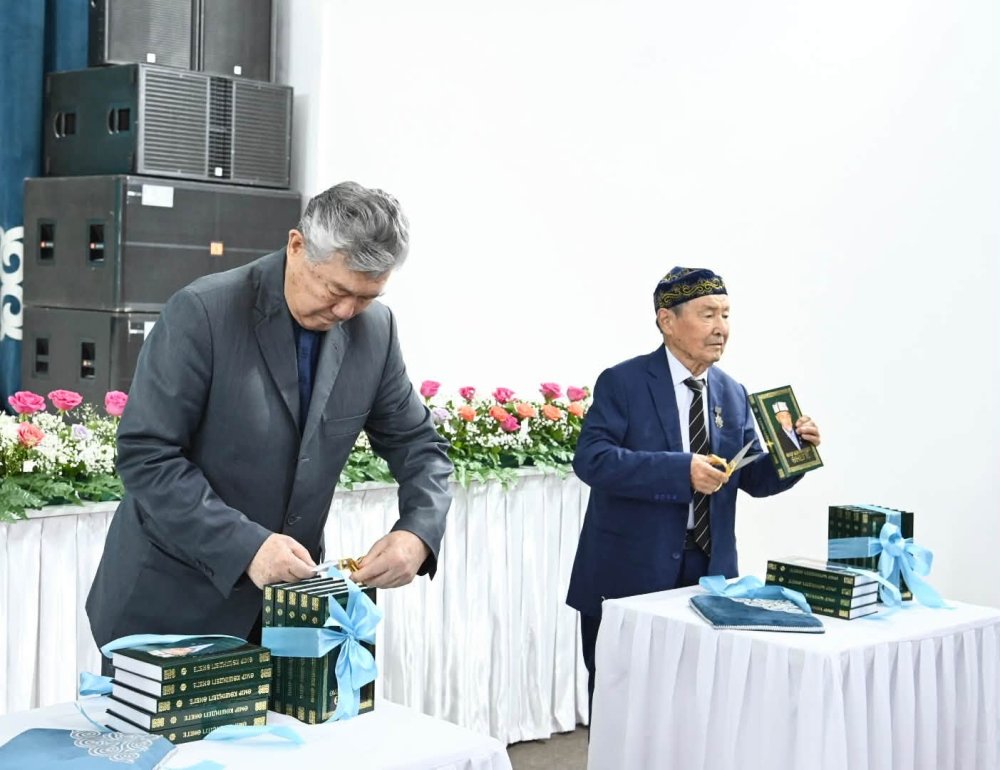 «Еңбекпен өрілген ғұмыр» атты конференция және «Өмір көшіндегі өнеге» кітабының тұсаукесері өтті — Фотосурет 5