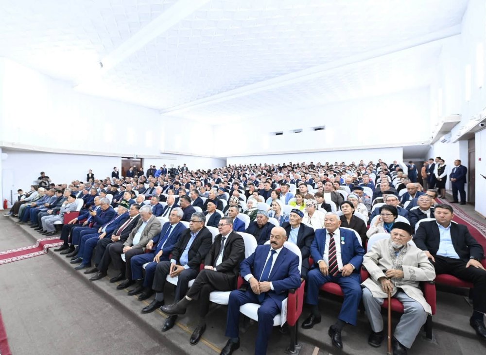 «Еңбекпен өрілген ғұмыр» атты конференция және «Өмір көшіндегі өнеге» кітабының тұсаукесері өтті — Фотосурет 7