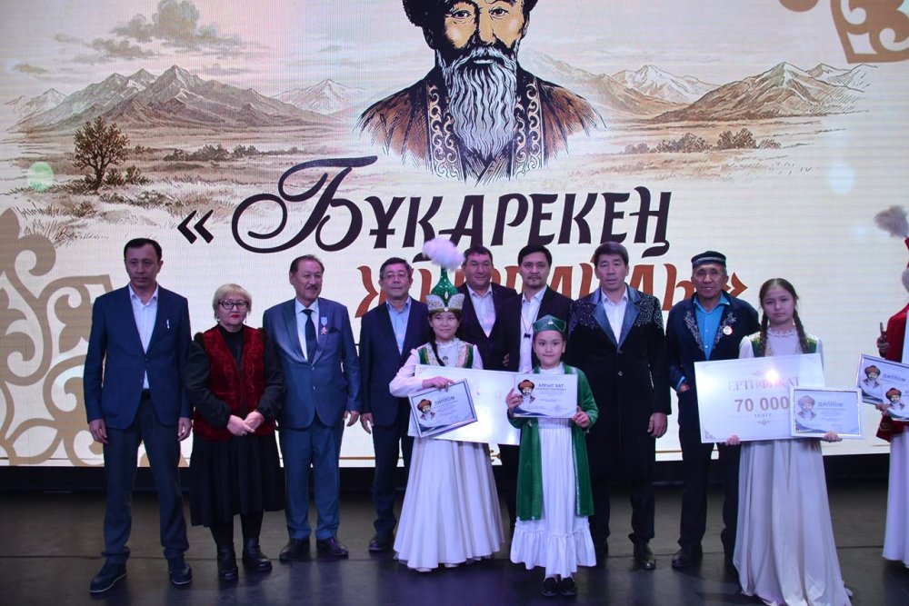 «БҰҚАРЕКЕҢ ЖЫРЛАЙДЫ» - ДӘСТҮРЛІ ОБЛЫСТЫҚ ЖЫРШЫ-ЖЫРАУЛАР САЙЫСЫ. — Фотосурет 1