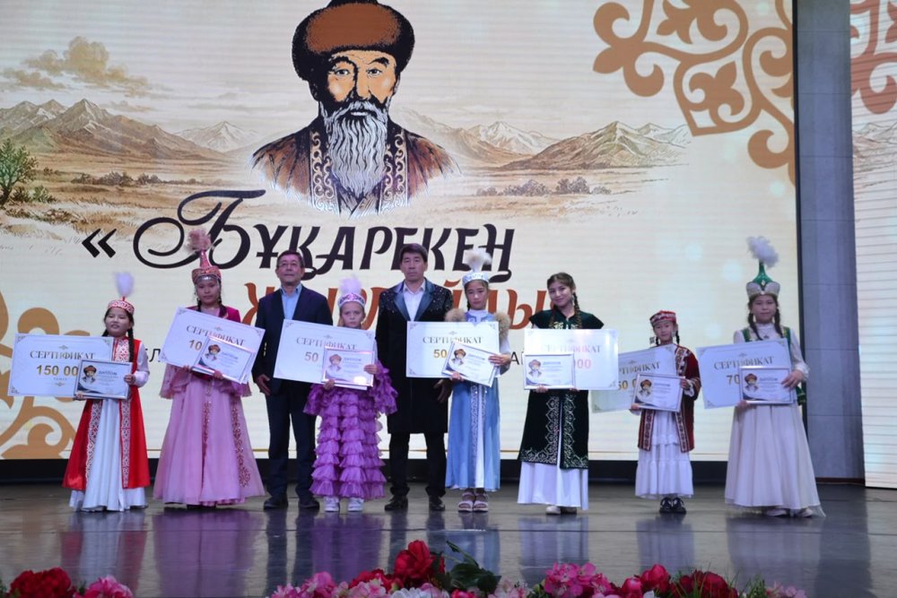 «БҰҚАРЕКЕҢ ЖЫРЛАЙДЫ» - ДӘСТҮРЛІ ОБЛЫСТЫҚ ЖЫРШЫ-ЖЫРАУЛАР САЙЫСЫ. — Фотосурет 10