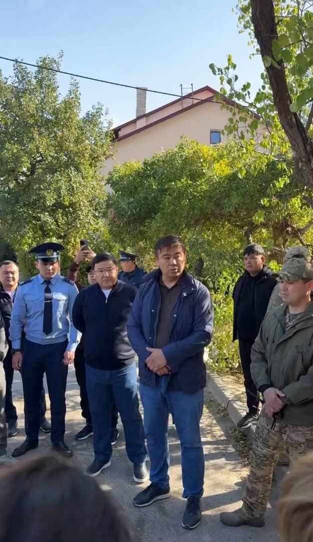 КЕНТАУДАҒЫ ТҰРҒЫН ҮЙДЕГІ ӨРТТІҢ САЛДАРЫН ЖОЮ ЖҰМЫСТАРЫ ЖҮРГІЗІЛУДЕ — Фотосурет 1