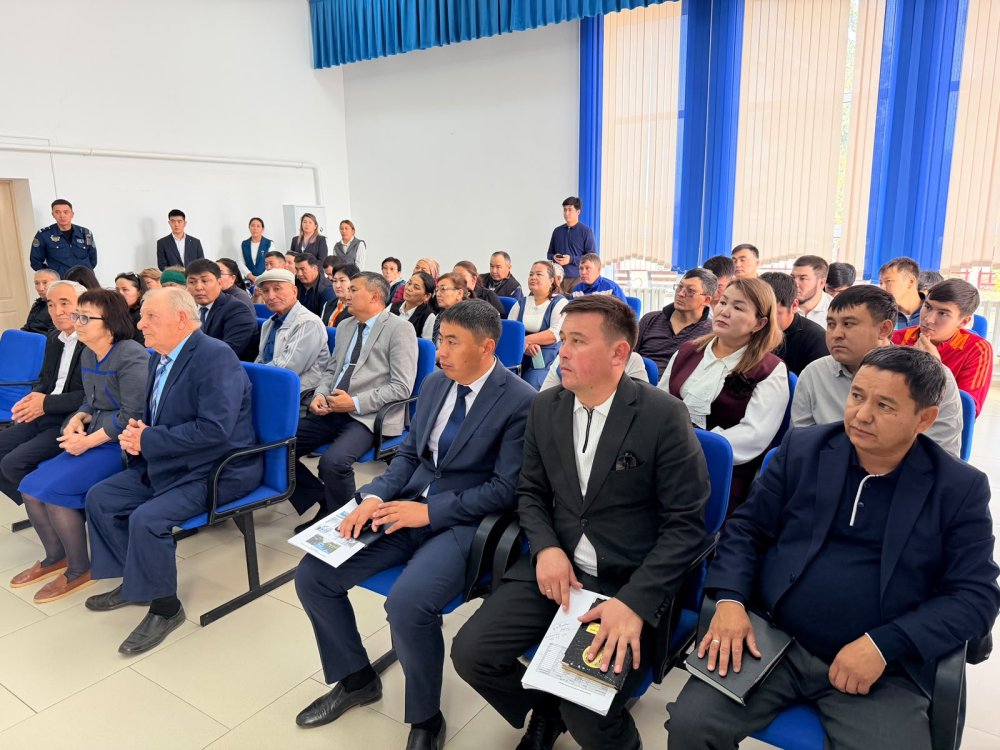 Мәртөк ауданының әкімі Нұржан Мақсатов Тәңірберген ауылдық округіне жұмыс сапарымен келіп, Кеңсахара және Саржансай ауылдарының тыныс-тіршілігімен танысты. — Фотосурет 7