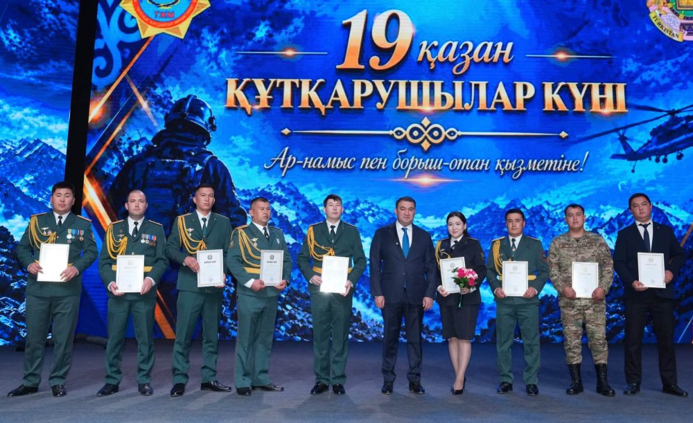 ТҮРКІСТАНДА ҚҰТҚАРУШЫЛАРҒА ҚҰРМЕТ КӨРСЕТІЛДІ — Фотосурет 15