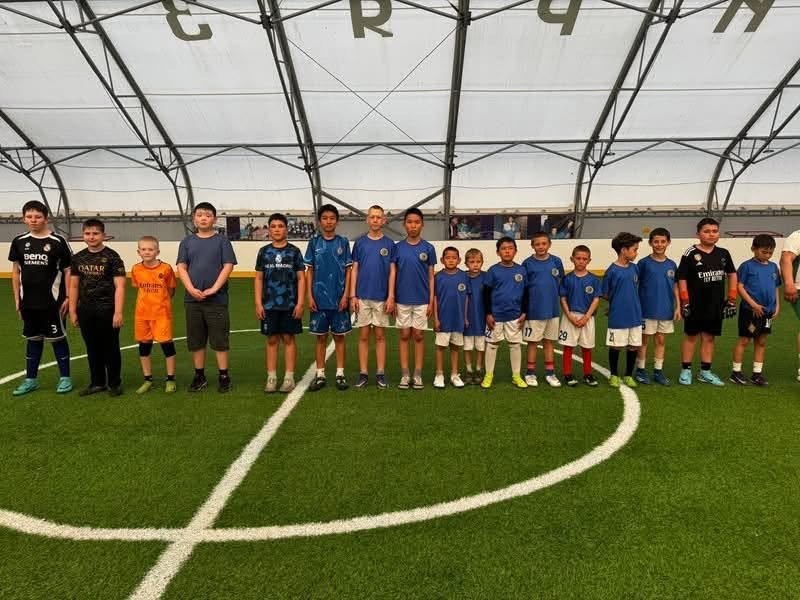 ⚽ Тимирязев ауданында әкелер мен балалар арасында футбол матчы өтті! — Фотосурет 1