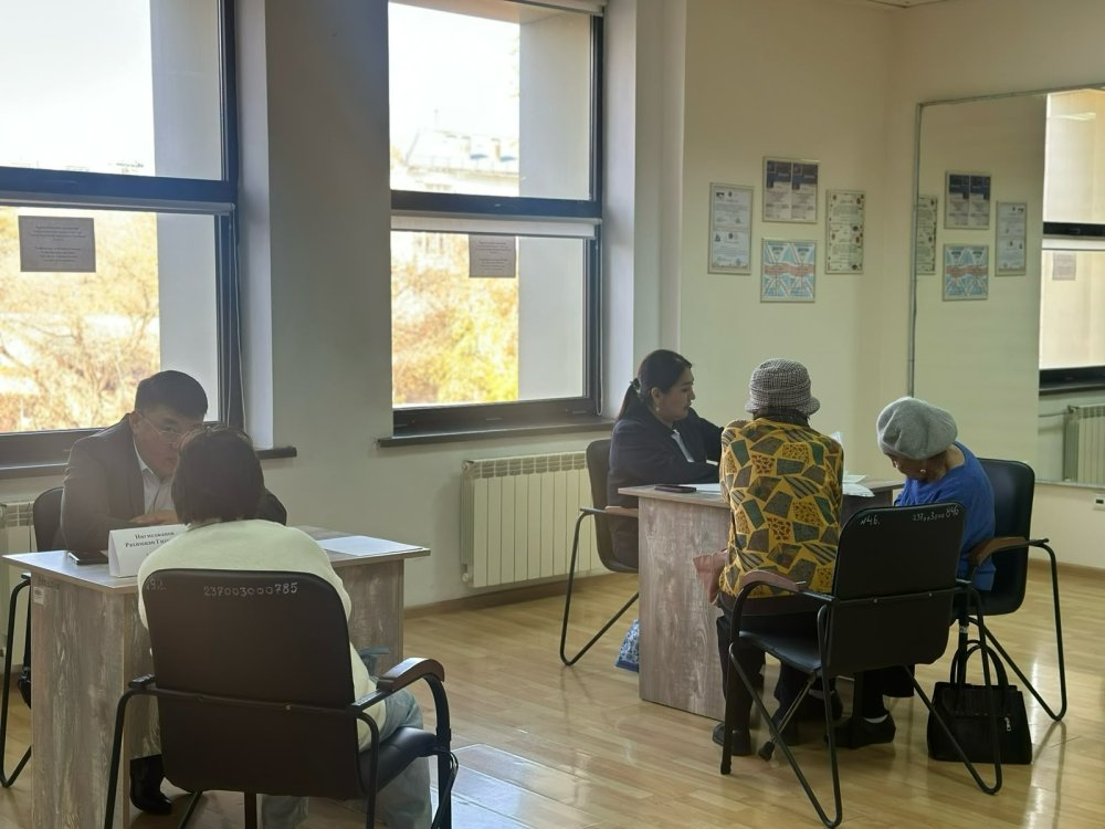 Астанада зейнеткерлерге тегін құқықтық және медициналық кеңес берілді — Фотосурет 5
