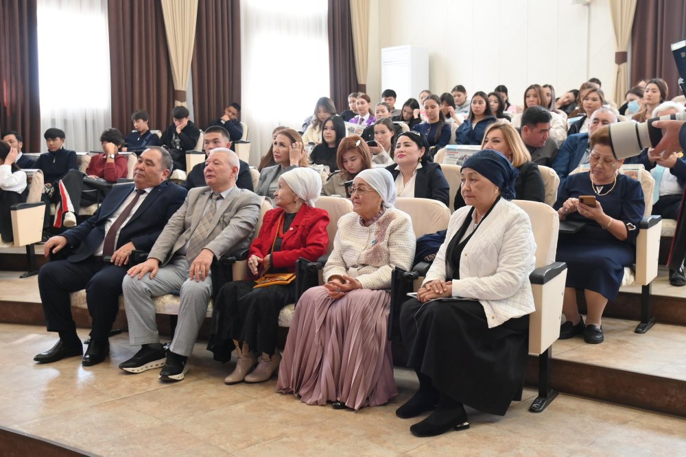 БАТЫРБЕК ӨТЕПТІҢ ШЫҒАРМАШЫЛЫҚ МҰРАСЫ ДӘРІПТЕЛДІ — Фотосурет 4