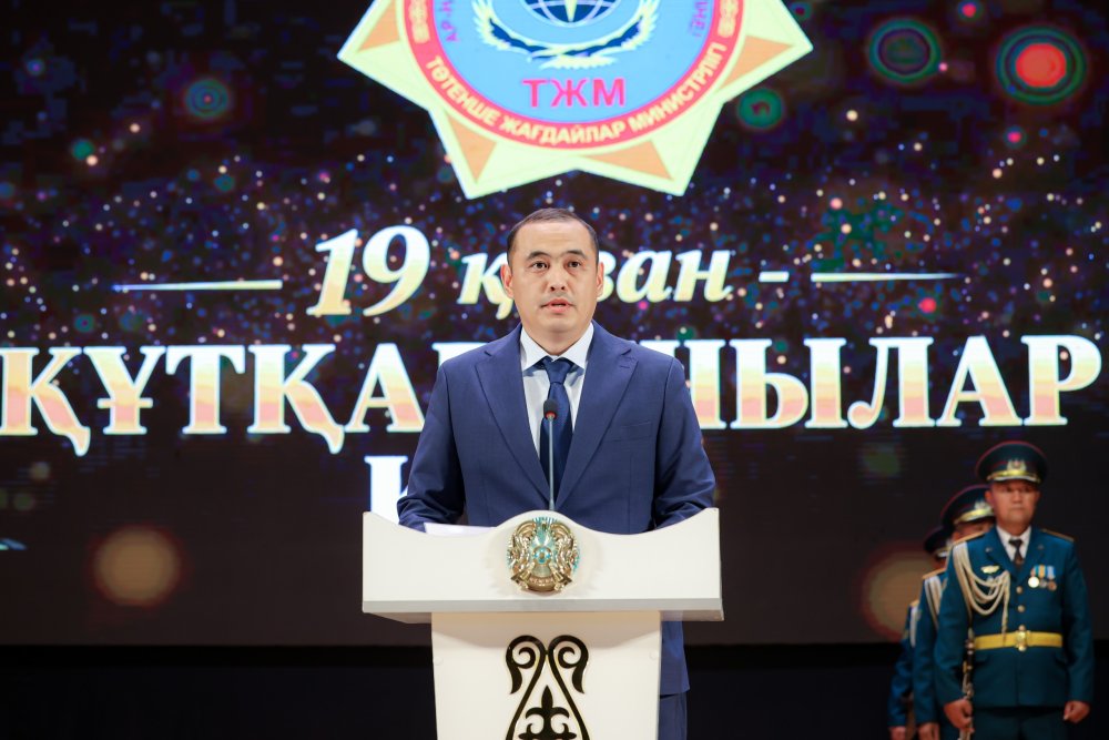 ЕРЛІККЕ ҚҰРМЕТ, ЕҢБЕККЕ ТАҒЗЫМ: ШЫМКЕНТТЕ ҚҰТҚАРУШЫЛАР МАРАПАТТАЛДЫ — Фотосурет 2