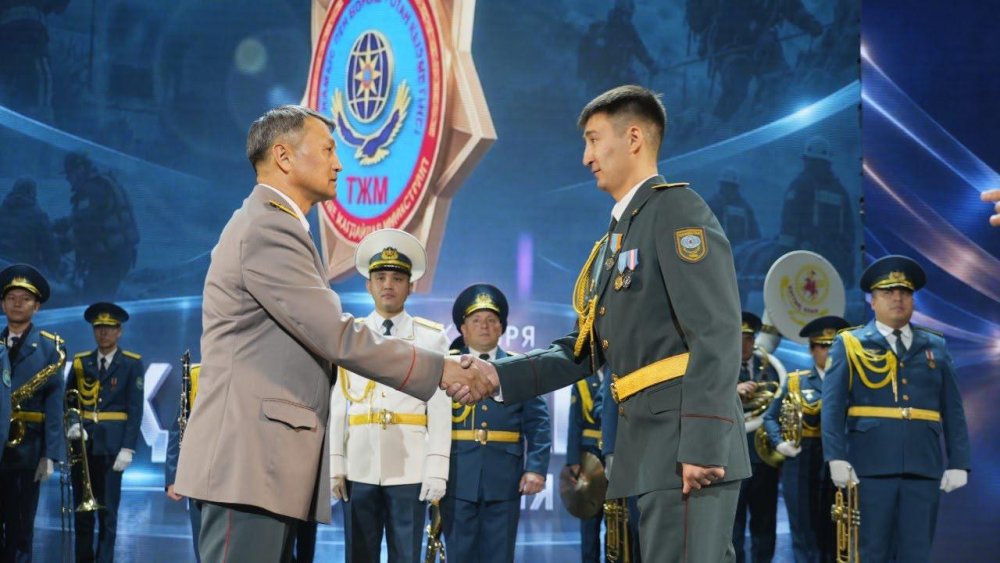 Құтқарушылар күні: Астанада төтенше жағдайлар қызметінің мамандары марапатталды — Фотосурет 3