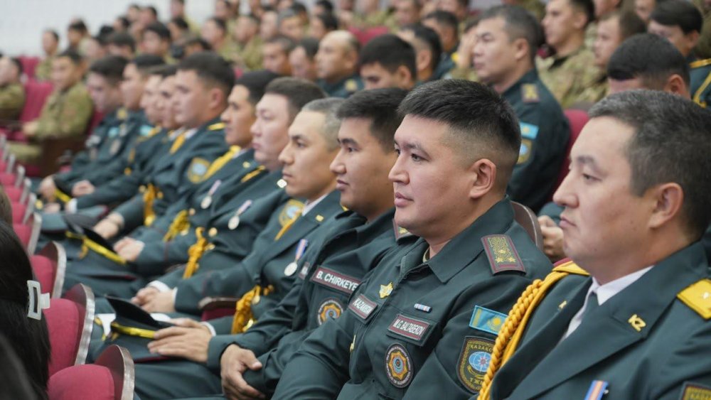 Құтқарушылар күні: Астанада төтенше жағдайлар қызметінің мамандары марапатталды — Фотосурет 12