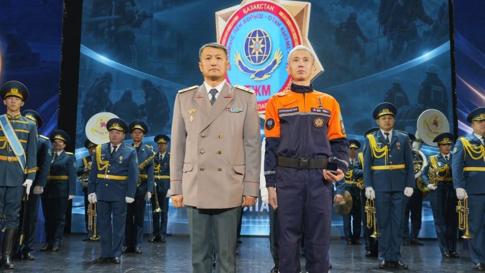 Құтқарушылар күні: Астанада төтенше жағдайлар қызметінің мамандары марапатталды — Фотосурет 8