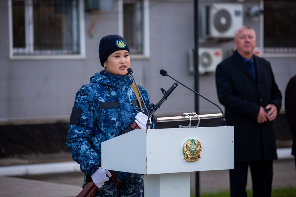 Республика күні қарсаңында ШҚО-ның 22 полицейі ант қабылдады — Фотосурет 4