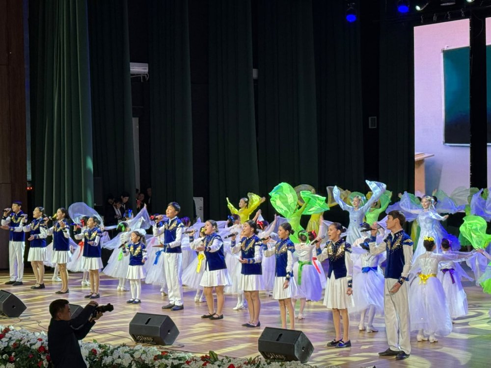 Шымкент қаласының Білім басқармасының ұйымдастыруымен ұстаздардың кәсіби мерекесіне орай «Ұстаз – ұлы тұлға, ұстаздық – ұлы міндет» тақырыбында салтанатты іс-шара өтті. Аталған мерекелік шараға Қазақстан Республикасындағы Адам құқықтары жөніндегі уәкілдің Шымкент қаласы бойынша өкілі Н. Абдезов барды. — Фотосурет 5