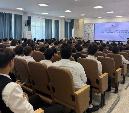 Қауіпті сигналды тану: Алматыда экстремизм мен киберқауіптердің алдын алу бойынша мектеп оқушыларымен кездесу өтті