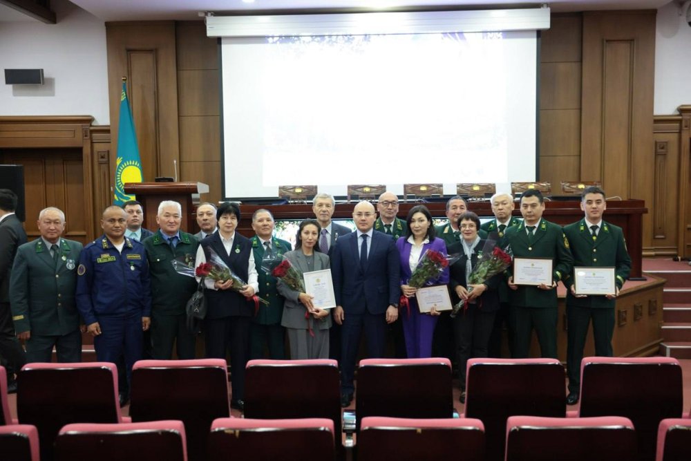 Орман шаруашылығы қызметкерлері кәсіби мерекеге орай марапатталды — Фотосурет 1