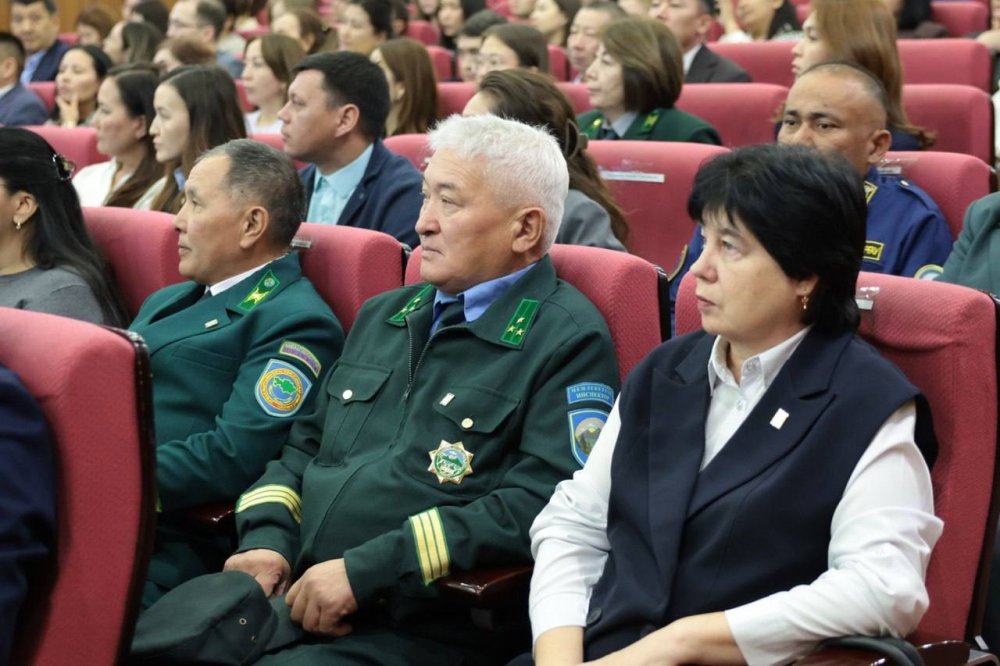 Орман шаруашылығы қызметкерлері кәсіби мерекеге орай марапатталды — Фотосурет 7