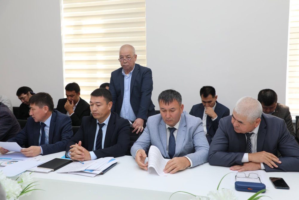МАҚТААРАЛДА ӘЛЕУМЕТТІК-ЭКОНОМИКАЛЫҚ ДАМУ КӨРСЕТКІШТЕРІ МЕН ОТБАСЫ САНАТТАРЫН ӨЗЕКТЕНДІРУ МӘСЕЛЕЛЕРІ ТАЛҚЫЛАНДЫ — Фотосурет 3