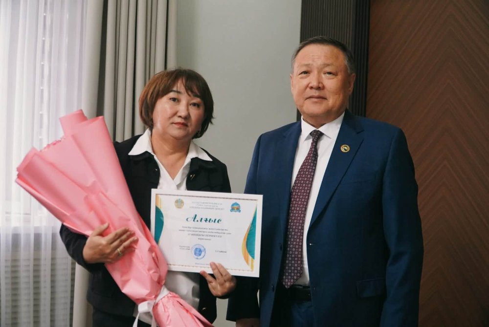 ЖАС АҚЫННЫҢ ЖЕТІСТІГІ – АУДАН МЕРЕЙІ: АУДАН ӘКІМІ САНЖАР ӘБДІСАТТАРҰЛЫН ҚАБЫЛДАДЫ — Фотосурет 2