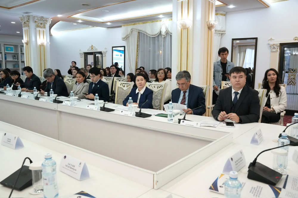Астанада «Адамға бағдарлану – Қазақстандағы конституциялық реформаның векторы» тақырыбында халықаралық ғылыми-тәжірибелік конференция өтті — Фотосурет 4