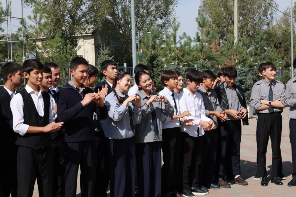 Ұлттық ұлан офицерлері алматылық оқушыларға ерлік сабағын өткізді — Фотосурет 2