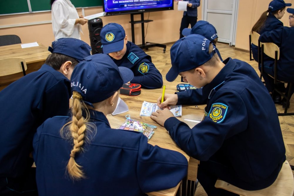 ШҚО-ның жас сақшылары құқықтық квестте білімдерін сынады — Фотосурет 3