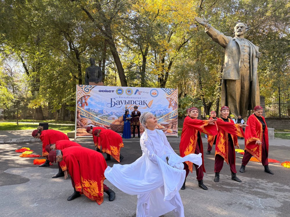 Әуезов ауданында Республика күніне орай «Бауырсақ Fest – 2026» республикалық фестивалі өтті — Фотосурет 16