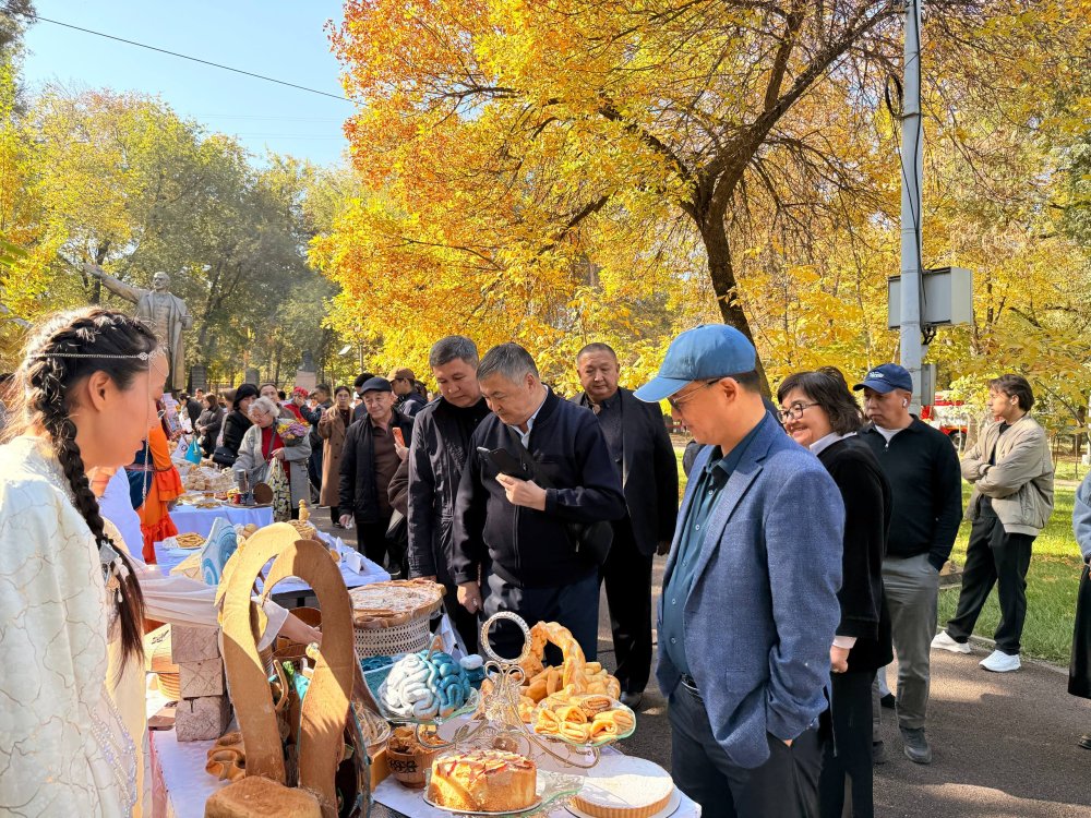 Әуезов ауданында Республика күніне орай «Бауырсақ Fest – 2026» республикалық фестивалі өтті — Фотосурет 17