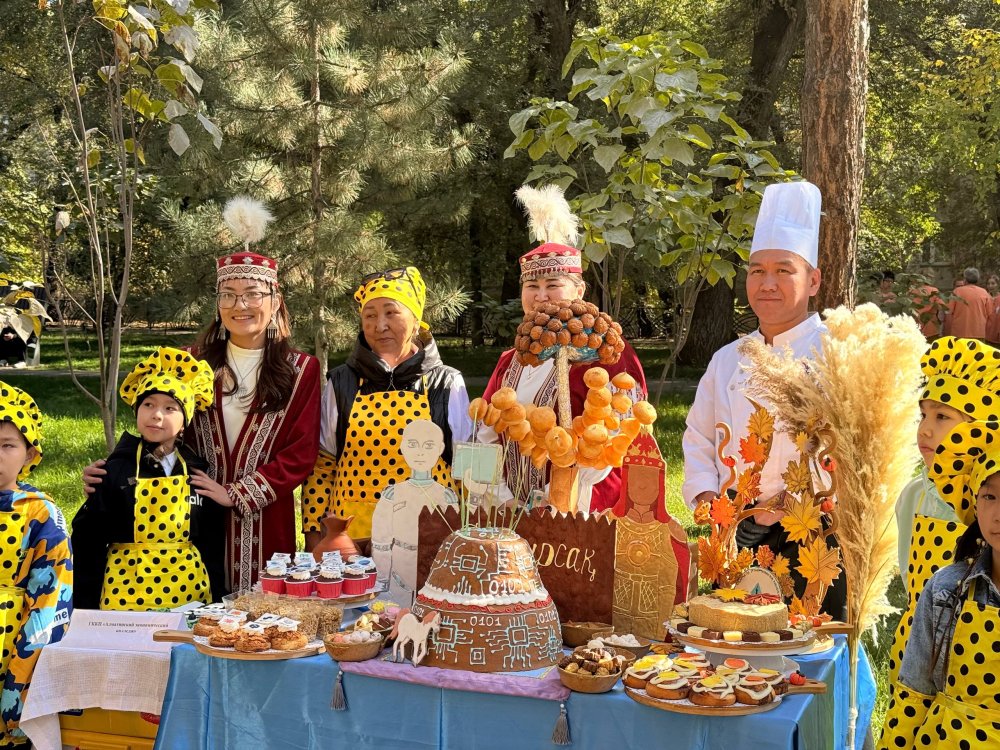 Әуезов ауданында Республика күніне орай «Бауырсақ Fest – 2026» республикалық фестивалі өтті — Фотосурет 20