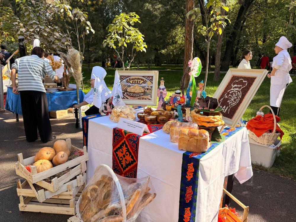 Әуезов ауданында Республика күніне орай «Бауырсақ Fest – 2026» республикалық фестивалі өтті — Фотосурет 2