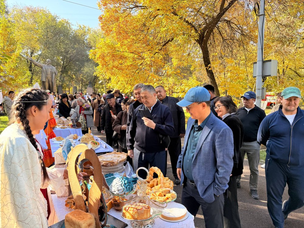 Әуезов ауданында Республика күніне орай «Бауырсақ Fest – 2026» республикалық фестивалі өтті — Фотосурет 18
