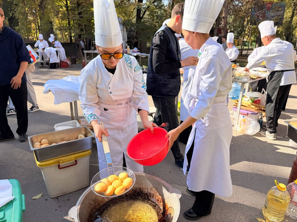 Әуезов ауданында Республика күніне орай «Бауырсақ Fest – 2026» республикалық фестивалі өтті — Фотосурет 21
