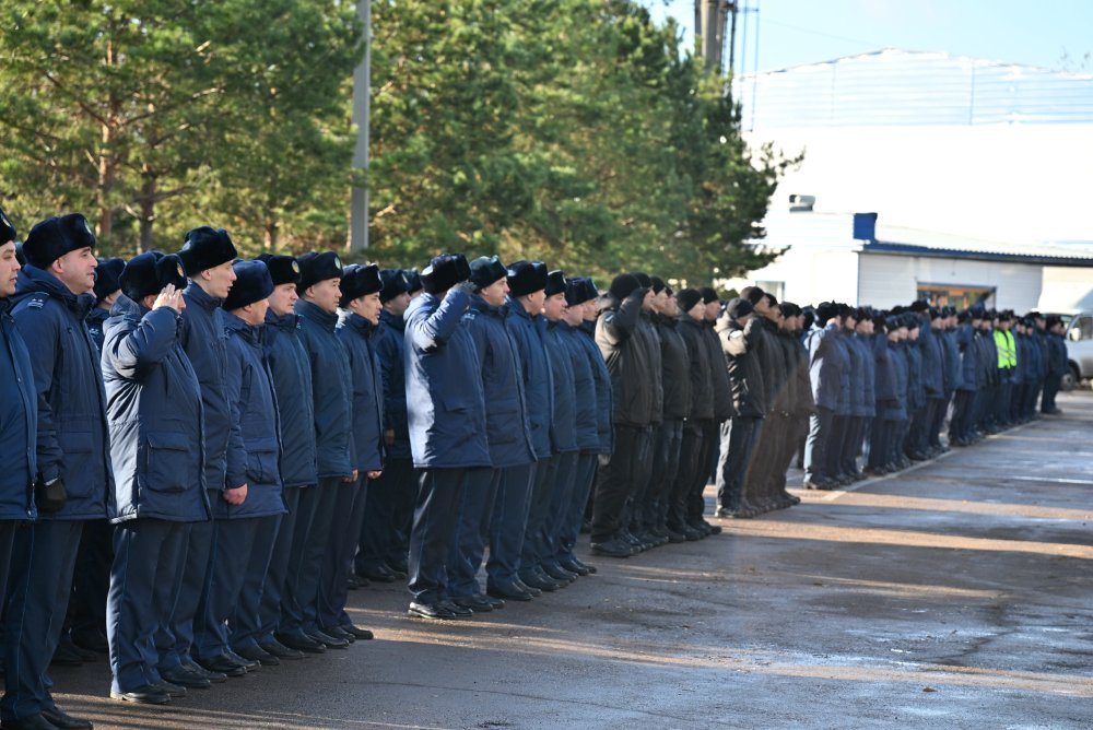 СҚО-да гарнизонның саптық байқауы кезінде 30 жас полицей ант қабылдады — Фотосурет 10