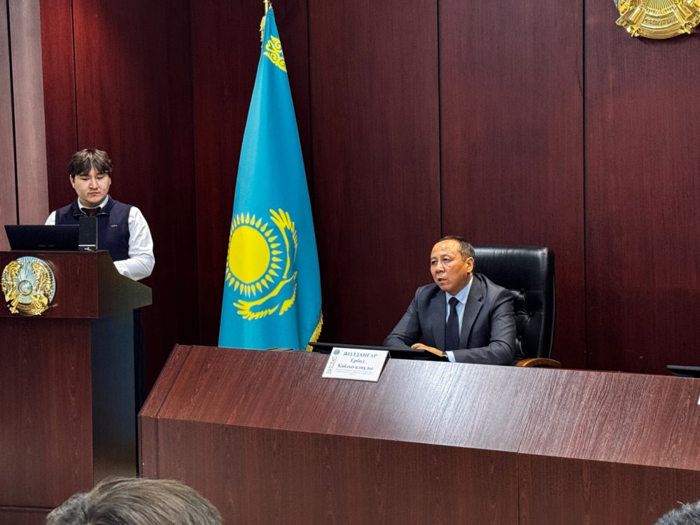 МЕМЛЕКЕТТІК ҚЫЗМЕТШІЛЕРГЕ ЗАҢНАМА ТАЛАПТАРЫ ТҮСІНДІРІЛДІ — Фотосурет 5