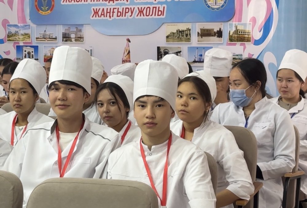 Қызылордада жастардың құқықтық сауаттылығын арттыруға бағытталған кездесу өтті — Фотосурет 2