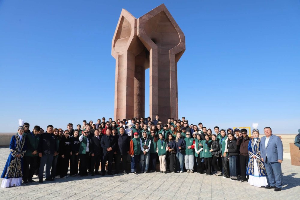 «Green Aral: volunteers for life 2026»: халықаралық волонтерлер апталығының қатысушылары «Қорқыт ата» кесенесінде — Фотосурет 1