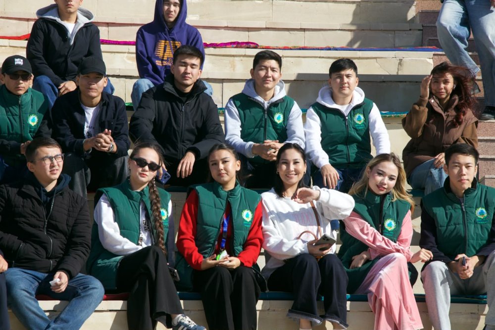 «GREEN ARAL: VOLUNTEERS FOR LIFE – 2026» ХАЛЫҚАРАЛЫҚ ВОЛОНТЕРЛЕР АПТАЛЫҒЫ АЯСЫНДА ЖАСТАР ҚОРҚЫТ АТА МҰРАСЫМЕН ТАНЫСЫП, ҚАМЫСТЫБАС КӨЛІНІҢ ЖАҒАСЫНДА КЕЗДЕСТІ — Фотосурет 5