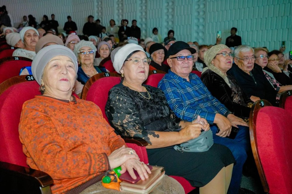 «Елім деп соққан жүрегім»: Астанада Республика күніне орай патриоттық кеш өтті — Фотосурет 8